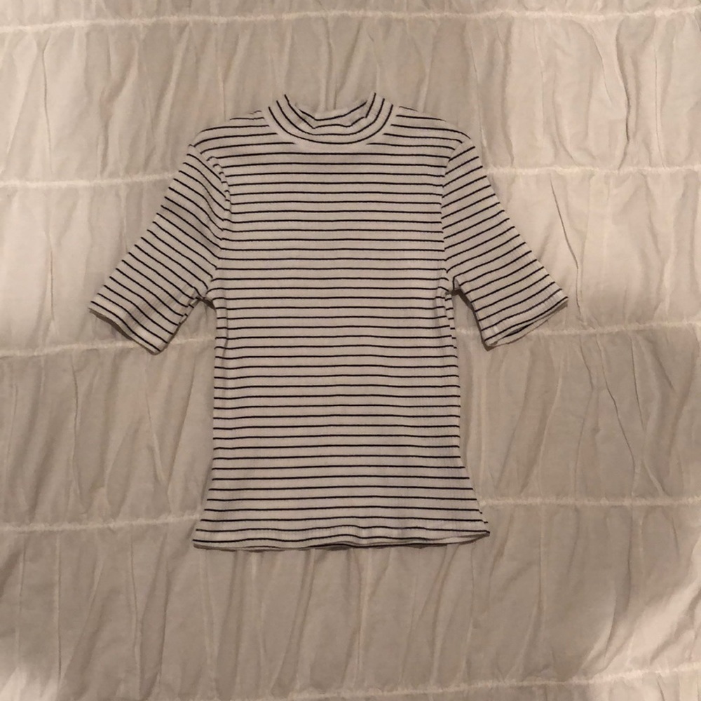 turtle neck quarter sleeve striped blouse
